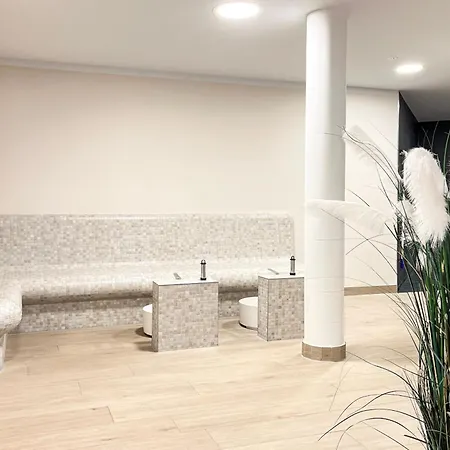 Baltischer Hof 31 *